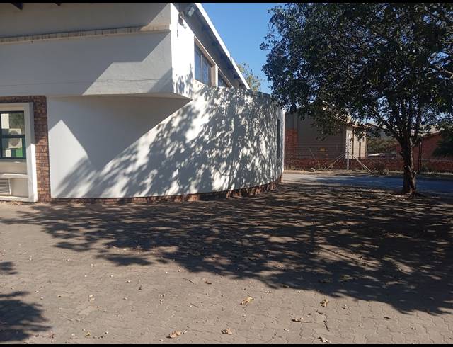 137M² OFFICE TO LET IN ROCKY DRIFT